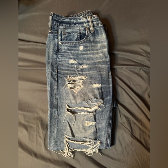 Cute/ flattering American Eagle jeans. Only selling because they are too small. - Picture 4 of 5